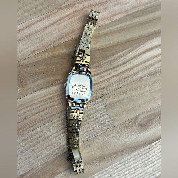 Seiko Ladies Watch Rare Vintage Quartz Gold Tone Bracelet Beige Dial White Hands - Picture 9 of 10